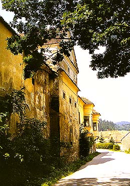Castle Omlenička, oriels from 19th century, foto: Lubor Mrázek 