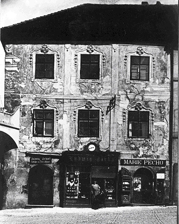 Náměstí Svornosti č.p.3, klasicistní podoba průčelí , zdroj: fond fotografií 0VM ČK, autor: , před r. 1925