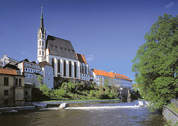 Kirche St. Veit in Český Krumlov, Ansicht vom Fluss Vltava (Moldau), foto:  Libor Sváček
