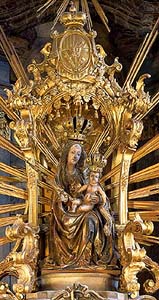 Kájov, poutní kostel, detail hlavního oltáře, plastika Panny Marie s Ježíškem, foto: Libor Sváček 