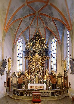 Kájov, poutní kostel, presbytář s hlavním oltářem, foto: Libor Sváček 