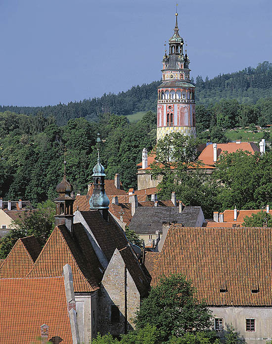 Český Krumlov, pohled na zámeckou věž a město z Havraní skály, foto: Libor Sváček