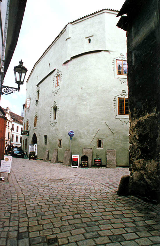Dlouhá no. 32, Vlašský dvůr, overview from Dlouhá Street