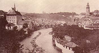 Český Krumlov, řeka Vltava s vory, vpravo Anniwarterovská zahrada, historické foto, Josef Wolf 
