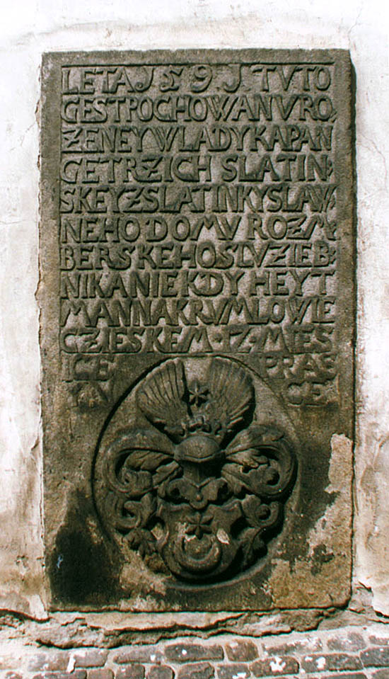 Horní Nr. 159, Kaplanhaus, Grabstein des Jetřich Slatinský von Slatinka