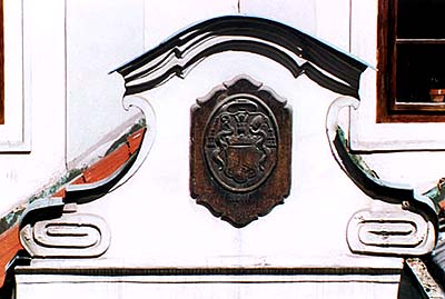 Horní Nr. 155, Prälatur, Wappen des Prälaten František Kfeller 