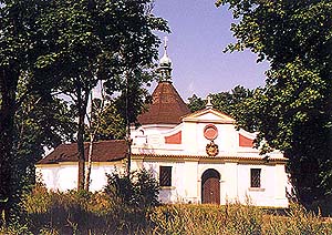 Kapelle auf dem Hügel Křížová hora (Kreuzberg) in der Stadt Český Krumlov 