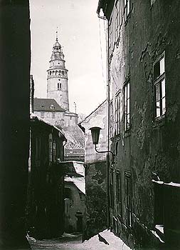 Šatlavská Street in Český Krumlov, view with Castle Tower, photo from 1965, foto: Karel Mrázek 