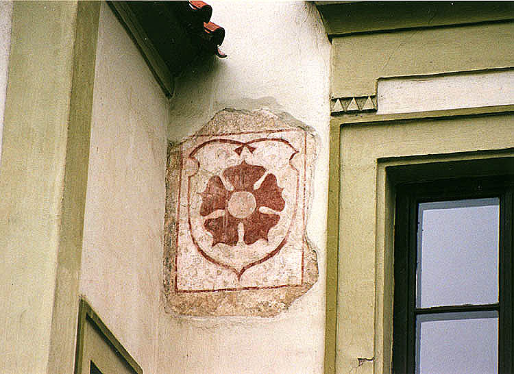 Náměstí Svornosti no. 9 detail, Rosenberg five-petalled rose on the facade