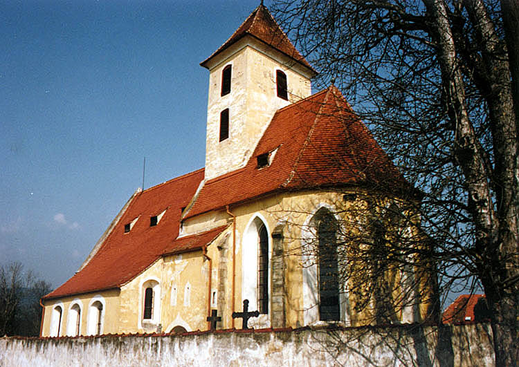 Černice, kostel s původem ve 13. století