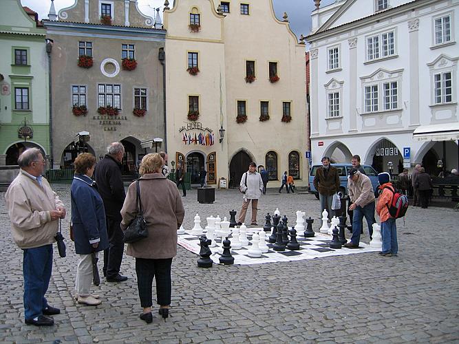 Obří šachovnice na náměstí