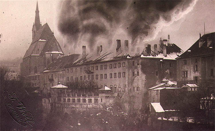 Horní Nr. 154, Brand des damaligen Hotels Růže, ein historisches Foto, foto:  F.Wolf