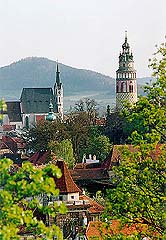 Město Český Krumlov, dominanta zámecké a kostelní věže, foto: V. Šimeček 