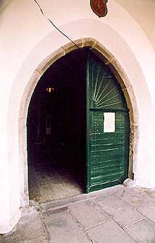 Náměstí Svornosti no. 1, entrance portal 