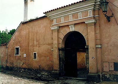 Latrán no. 26, Nové Město, entrance portal 