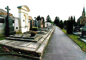 Český Krumlov town cemetery 
