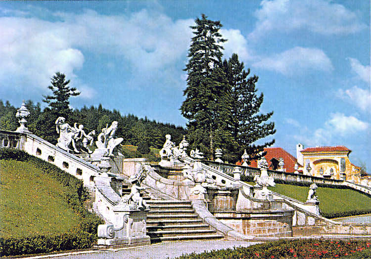 Kaskádová fontána v zámecké zahradě v Českém Krumlově, stav po roce 1970