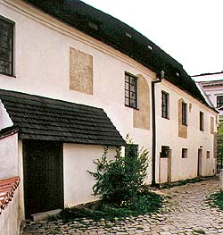 Kostelní no. 161, windows on side facade 