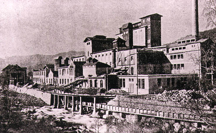 Papierwerke Loučovice, ein historisches Foto des Betriebes Vltavský mlýn (Moldaumühle)