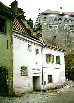 Široká no. 84, overview from Široká Street 