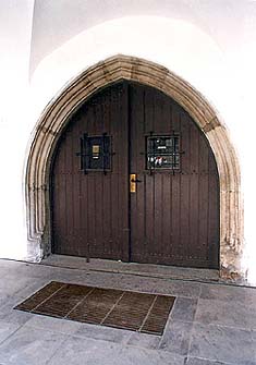 Náměstí Svornosti no. 12, entrance portal 