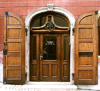 Panská no. 16, entrance portal 
