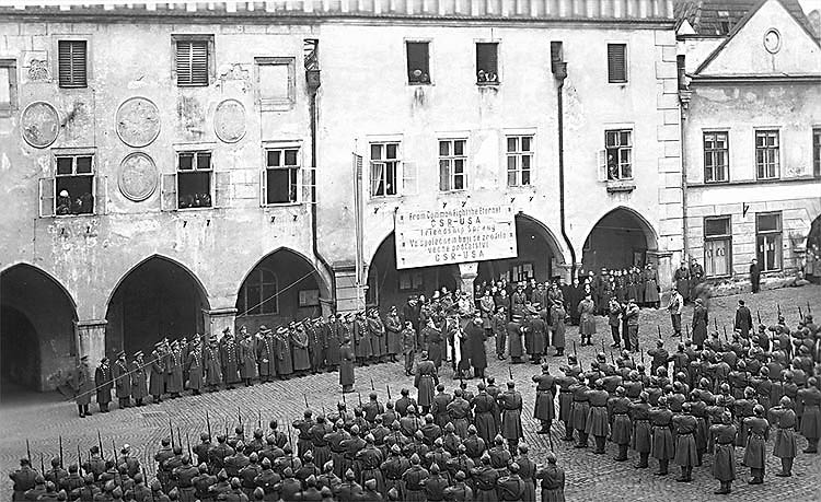 Liberation of Český Krumlov 1945, American and Czech armies on the town square during review