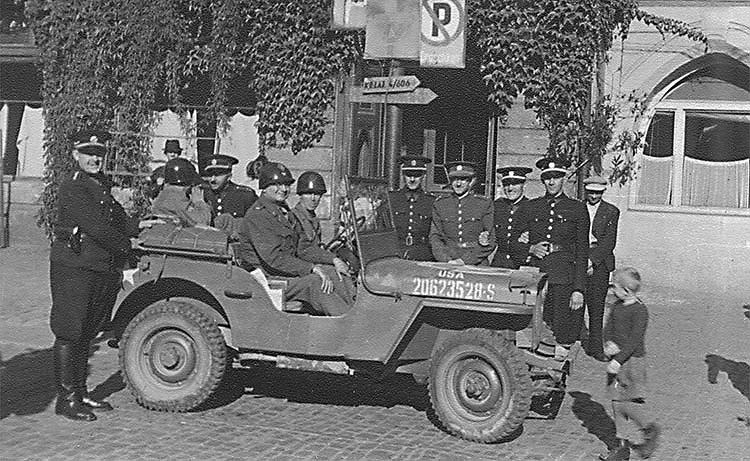 Liberation of Český Krumlov 1945, departure of commanders of the American army