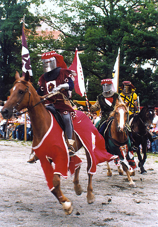 Festival of the Five-petalled Rose in Český Krumlov 1998, knights' tournament on hourses