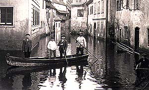 Parkán Street in Český Krumlov, flooded, historical photo, foto: F.Wolf 