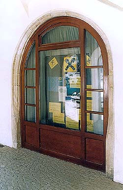 Náměstí Svornosti no.15, entrance portal 