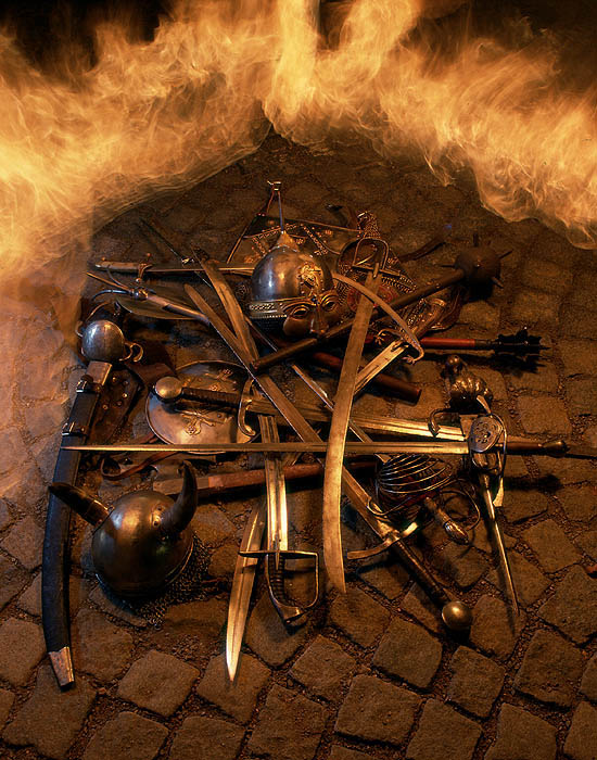 Rytířská zbroj v ohnivém kruhu, foto: Libor Sváček