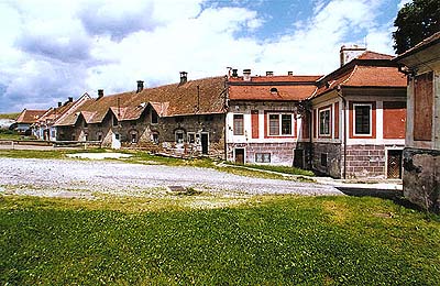 Kvítkův Dvůr, agricultural buildings near the courtyard entrance 