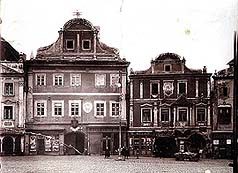 Náměstí Svornosti Nr. 13 und Nr. 14, ein historisches Foto 