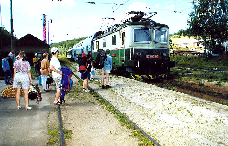 Elektrická dráha Rybník - Lipno, vlaková souprava ve stanici