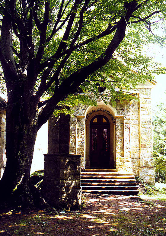 Place of pilgrimage Maria Rast near Vyšší Brod, Neoromanesque chapel of the Virgin Mary from 19th century, entrance portal, in the foreground stone pulpit, foto: Lubor Mrázek