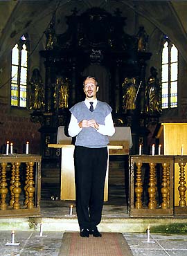 Organum hydraulicum, Organist Michal Novenko beim Auftritt in der Kirche in Zátoň, foto:  Lubor Mrázek 