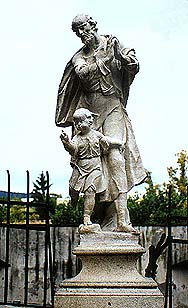 Statue des hl. Josef mit Jesuskind, 18. Jahrhundert, Brücke über dem Bärengraben des Schlosses Český Krumlov 