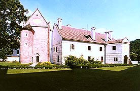 Kloster Zlatá Koruna, Kapelle der Schutzengel und kleiner Konvent 