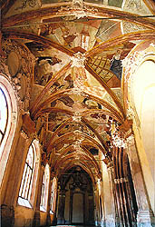Kloster Zlatá Koruna, Gesamtansicht, Malerausschmückung der Gewölbejoche des Kreuzgangs 