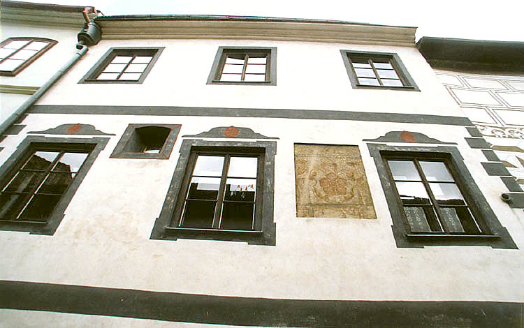 Dlouhá no. 99, main facade, five-petalled Renaissance Rosenberg Rose on the facade