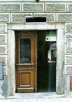 Dlouhá no. 94, entrance portal 