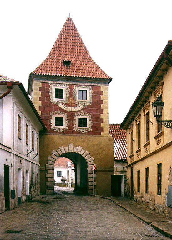 Latrán č. p. 104, Budějovická brána, pohled směrem z města Český Krumlov, foto: Ladislav Pouzar