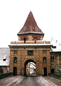 Latrán č. p. 104, Budějovická brána, pohled směrem do města Český Krumlov, foto: Ladislav Pouzar 