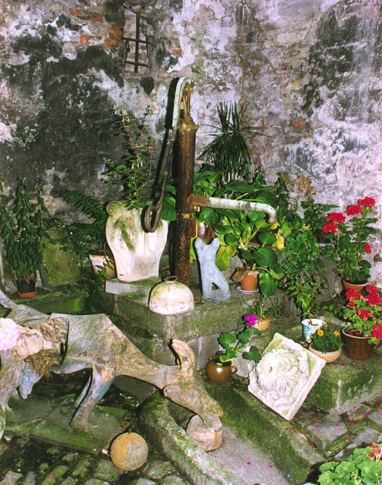 Dlouhá č. p. 30, studna ve dvoře objektu, foto Jiří Krška