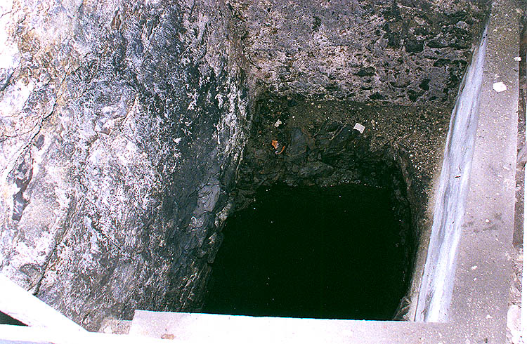 Šatlavská č. p. 142, studna ve sklepě objektu, foto Jiří Krška