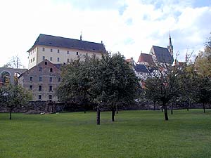 View from Novoměstská garden at buildings in Horní street (museum, st. Vitus church), 1999, photo: J. Olšan 