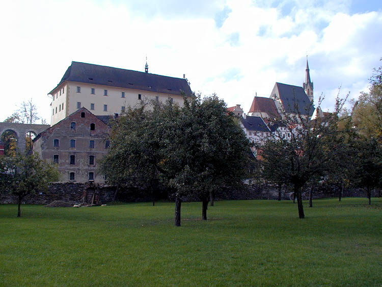 View from Novoměstská garden at buildings in Horní street (museum, st. Vitus church), 1999, photo: J. Olšan