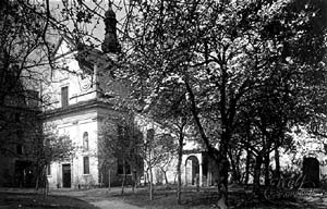 Historische Aufnahme des Klosterhofes Tramin mit gepflanzten Obstbäumen, um 1920, Staatliches Bezirksarchiv, Foto: J. Wolf 