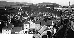 Gesamtansicht des ehemaligen Fričko-Hofes vom Osten aus, um 1900, Staatliches Bezirksarchiv, Foto: J.Seidel 